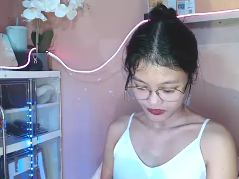 Snapshot of skinny_gracie chatting on November 2025 03:06:02 PM skinny gracie online show from November 2025 03:06:02 PM