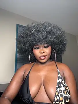 Snapshot of WomanNextdoor1 chatting on November 2025 10:01:02 AM WomanNextdoor1 online show from November 2025 10:01:02 AM