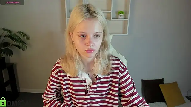 Snapshot of Allice_Cox chatting on September 2025 12:03:02 AM Allice Cox online show from September 2025 12:03:02 AM