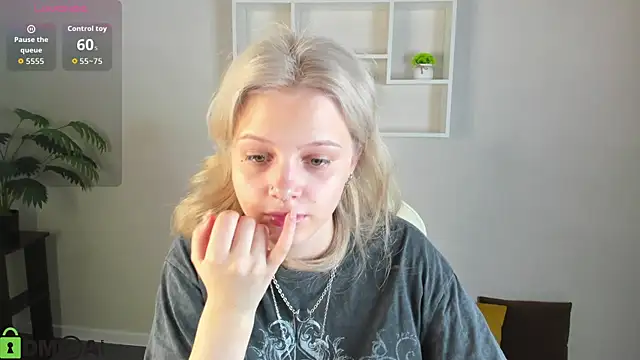 Snapshot of Allice_Cox chatting on September 2025 12:05:01 AM Allice Cox online show from September 2025 12:05:01 AM