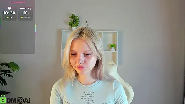 Snapshot of Allice_Cox chatting on October 2025 01:13:02 AM Allice Cox online show from October 2025 01:13:02 AM