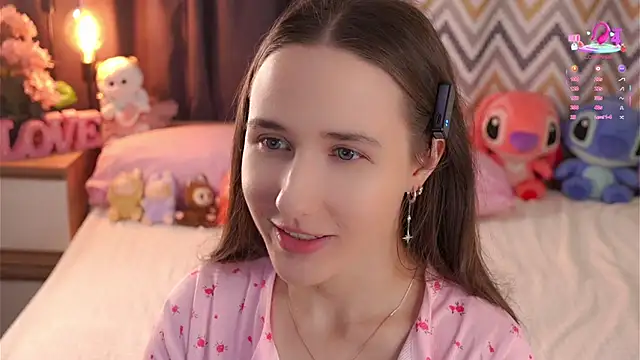 Snapshot of MaudAle chatting on October 2025 01:02:02 AM MaudAle online show from October 2025 01:02:02 AM