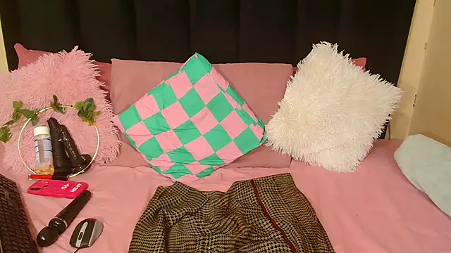 Snapshot of AmazingDarkDoll chatting on October 2025 05:13:02 PM AmazingDarkDoll online show from October 2025 05:13:02 PM