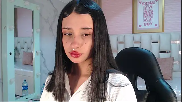 Snapshot of allyssa_bellini_s chatting on October 2025 08:28:01 PM allyssa bellini s online show from October 2025 08:28:01 PM