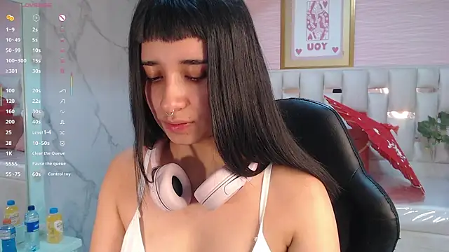 Snapshot of allyssa_bellini_s chatting on October 2025 09:03:02 PM allyssa bellini s online show from October 2025 09:03:02 PM