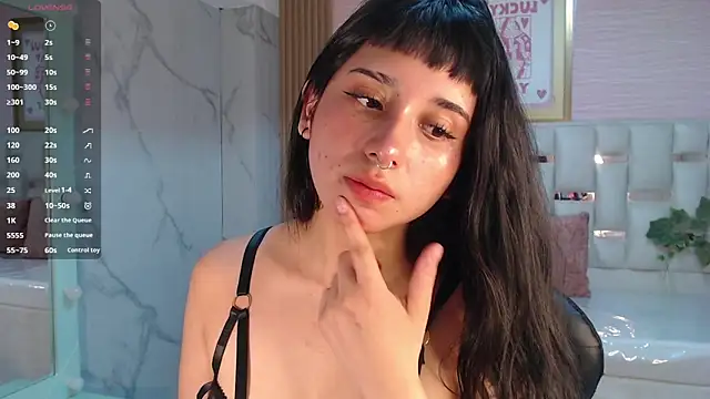 Snapshot of allyssa_bellini_s chatting on October 2025 08:22:02 PM allyssa bellini s online show from October 2025 08:22:02 PM