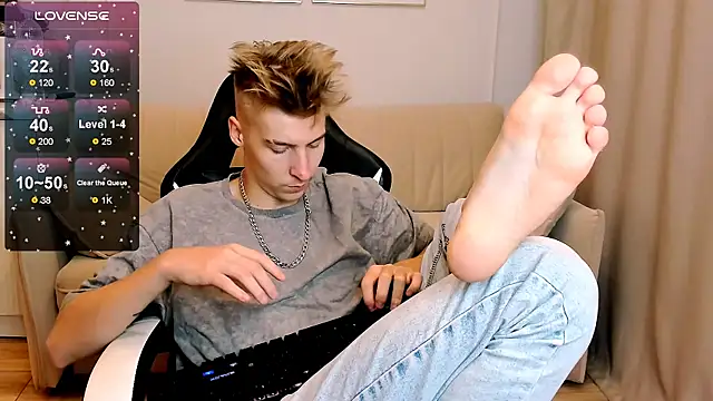 Snapshot of MrSexyCum4U chatting on October 2025 07:56:01 PM MrSexyCum4U online show from October 2025 07:56:01 PM