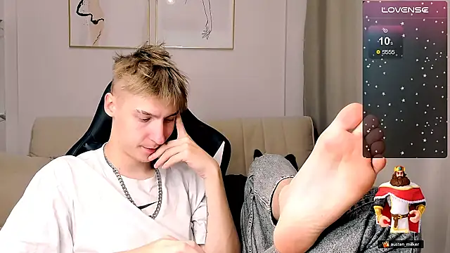 Snapshot of MrSexyCum4U chatting on October 2025 06:29:02 PM MrSexyCum4U online show from October 2025 06:29:02 PM