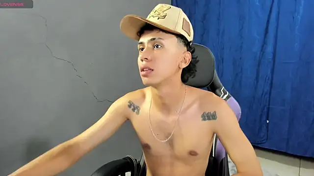 Snapshot of Damien_444 chatting on November 2025 04:02:02 AM Damien 444 online show from November 2025 04:02:02 AM