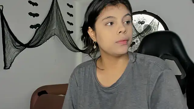 Aleja-02 online show from October 2025 09:26:02 PM