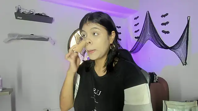 Aleja-02 online show from October 2025 08:33:02 PM