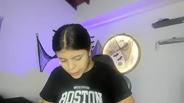 Aleja-02 online show from October 2025 09:16:01 PM