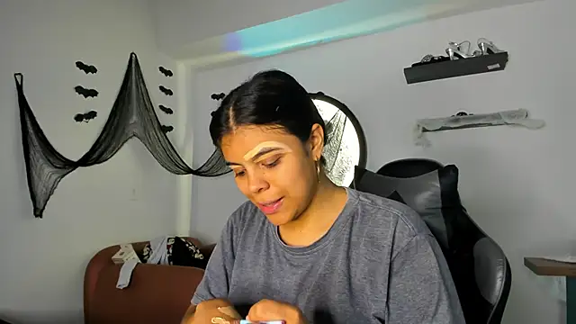 Aleja-02 online show from October 2025 09:04:02 PM