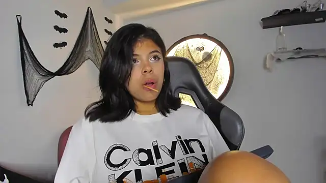 Aleja-02 online show from November 2025 10:50:02 AM