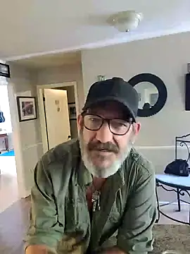 Snapshot of FoxnMouse chatting on October 2025 05:54:02 PM FoxnMouse online show from October 2025 05:54:02 PM