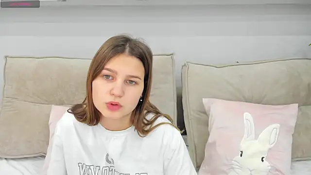 Snapshot of Elle_Ellise chatting on October 2025 12:52:02 AM Elle Ellise online show from October 2025 12:52:02 AM