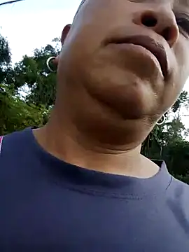 Snapshot of Mamapm20 chatting on October 2025 12:32:01 AM Mamapm20 online show from October 2025 12:32:01 AM