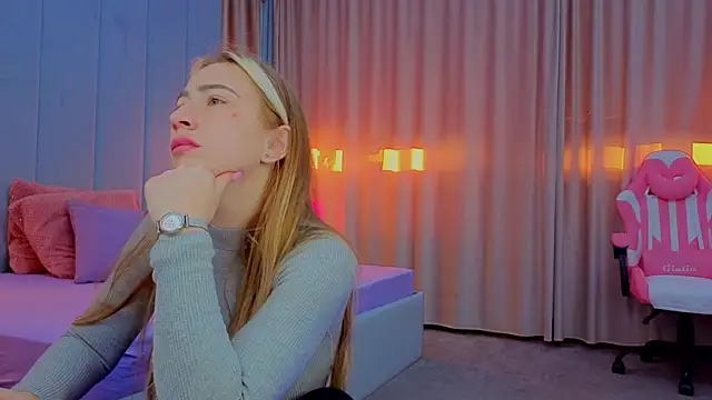 Snapshot of Reina_Cummings chatting on October 2025 06:03:01 AM Reina Cummings online show from October 2025 06:03:01 AM