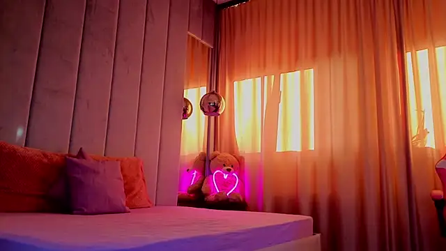 Snapshot of Reina_Cummings chatting on October 2025 06:10:01 AM Reina Cummings online show from October 2025 06:10:01 AM