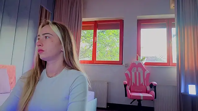 Snapshot of Reina_Cummings chatting on October 2025 05:48:02 AM Reina Cummings online show from October 2025 05:48:02 AM