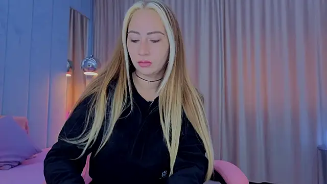 Snapshot of Reina_Cummings chatting on November 2025 06:44:01 AM Reina Cummings online show from November 2025 06:44:01 AM