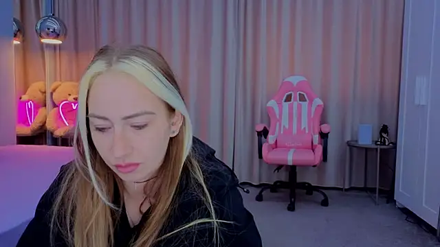 Snapshot of Reina_Cummings chatting on November 2025 07:18:02 AM Reina Cummings online show from November 2025 07:18:02 AM