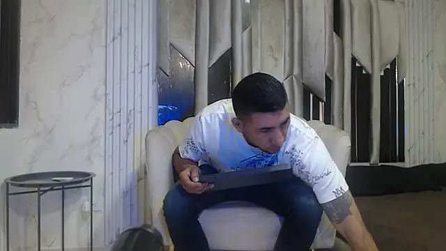 Snapshot of Morganandmegan chatting on October 2025 11:18:01 AM Morganandmegan online show from October 2025 11:18:01 AM