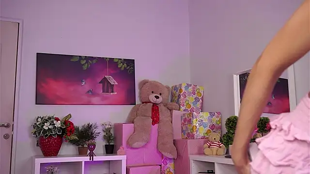 ZariaVera online show from October 2025 07:23:01 PM