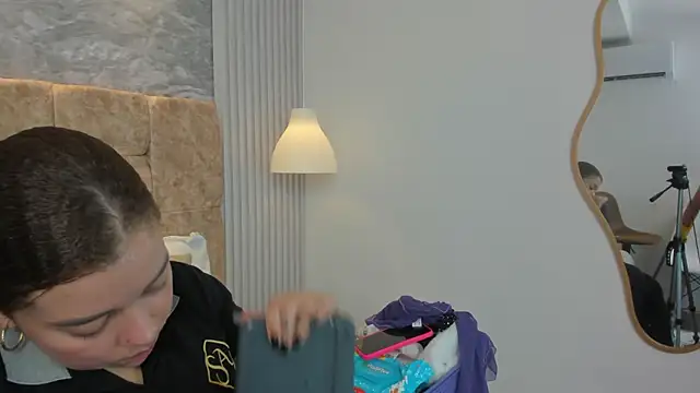 leilapons online show from September 2025 04:32:01 PM