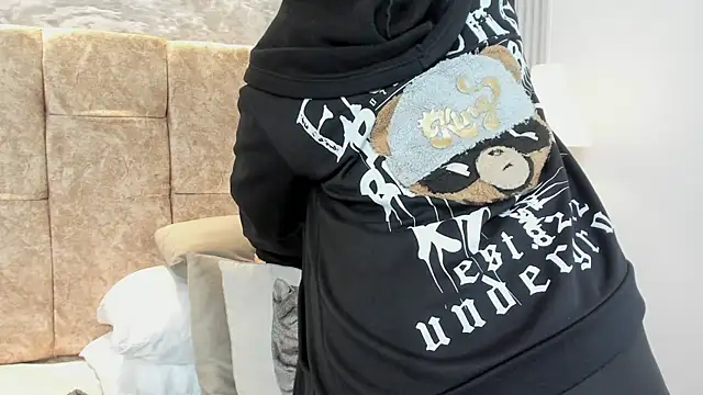 leilapons online show from October 2025 05:23:02 PM