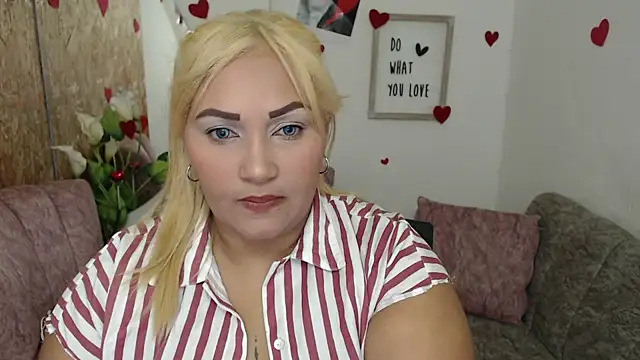 Snapshot of laleska_montenegro chatting on October 2025 05:32:01 AM laleska montenegro online show from October 2025 05:32:01 AM