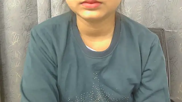 Snapshot of Cute-Bacchi chatting on November 2025 02:43:02 AM Cute-Bacchi online show from November 2025 02:43:02 AM