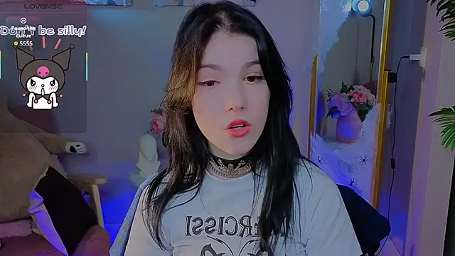 Snapshot of Sophie_SkyAngel chatting on October 2025 01:47:02 PM Sophie SkyAngel online show from October 2025 01:47:02 PM