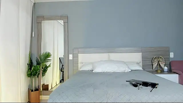 Snapshot of Alaiaguerra chatting on October 2025 08:15:01 PM Alaiaguerra online show from October 2025 08:15:01 PM