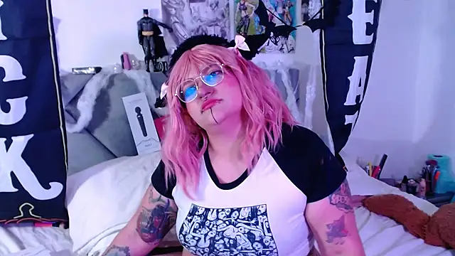 Snapshot of XxGreenGoodxX chatting on October 2025 10:17:02 PM XxGreenGoodxX online show from October 2025 10:17:02 PM