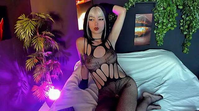 Evelyn Russoo online show from September 2025 02:28:02 PM