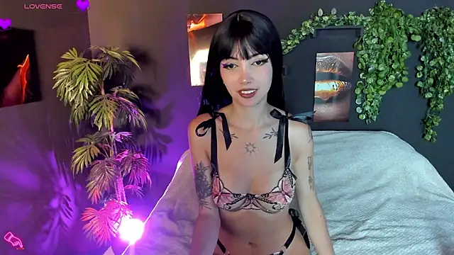 Evelyn Russoo online show from September 2025 01:56:01 PM