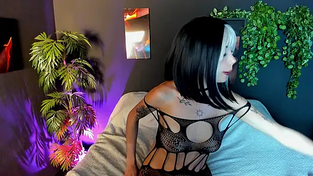 Evelyn Russoo online show from September 2025 01:58:02 PM
