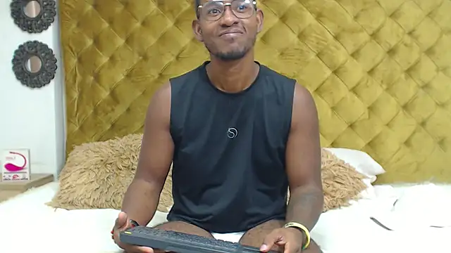 Snapshot of AndyCalifornia1 chatting on October 2025 12:46:02 AM AndyCalifornia1 online show from October 2025 12:46:02 AM