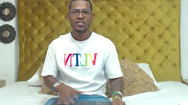 Snapshot of AndyCalifornia1 chatting on October 2025 01:02:02 PM AndyCalifornia1 online show from October 2025 01:02:02 PM