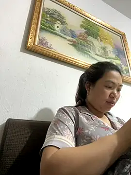 Snapshot of Nhung584 chatting on October 2025 01:28:02 PM Nhung584 online show from October 2025 01:28:02 PM