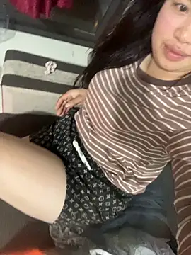 Snapshot of Nhung584 chatting on October 2025 02:29:01 PM Nhung584 online show from October 2025 02:29:01 PM