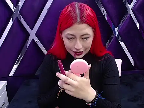 Melody Klum  online show from October 2025 01:42:02 PM