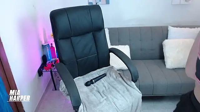 Snapshot of Mia_HarperX_ chatting on October 2025 03:38:01 AM Mia HarperX online show from October 2025 03:38:01 AM