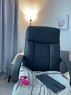 Snapshot of Mia_HarperX_ chatting on October 2025 09:37:01 PM Mia HarperX online show from October 2025 09:37:01 PM