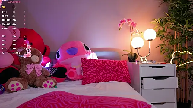 Snapshot of Vesya chatting on October 2025 06:44:01 AM Vesya online show from October 2025 06:44:01 AM