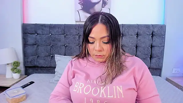 isabella horney  online show from September 2025 08:02:02 PM