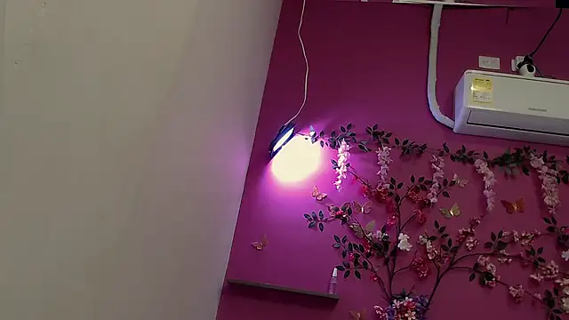 Snapshot of skinnybarbie022 chatting on October 2025 01:14:02 AM skinnybarbie022 online show from October 2025 01:14:02 AM