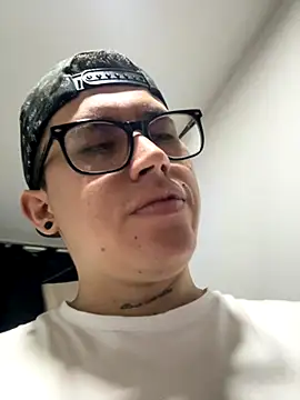 Snapshot of Kurtxxx22 chatting on November 2025 05:07:02 AM Kurtxxx22 online show from November 2025 05:07:02 AM