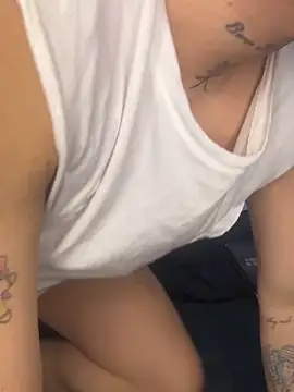 Snapshot of Kurtxxx22 chatting on November 2025 09:48:01 PM Kurtxxx22 online show from November 2025 09:48:01 PM